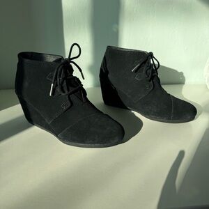 Tom’s Black Suede Lace Up Ankle Boots | Size W8